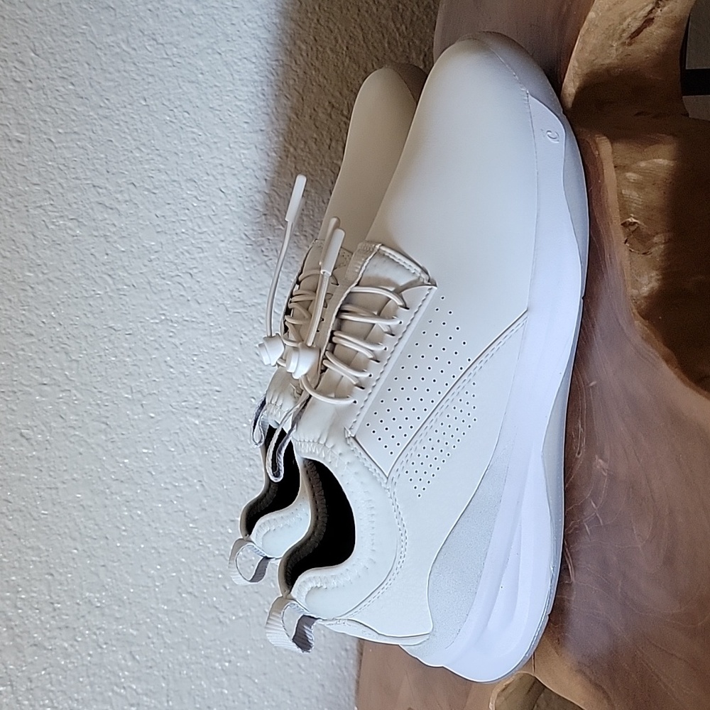 Clove Brilliant White Comfort Nursing Tennis Shoes